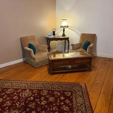 Du Château Au Pied De Cognac Hébergement de vacances *