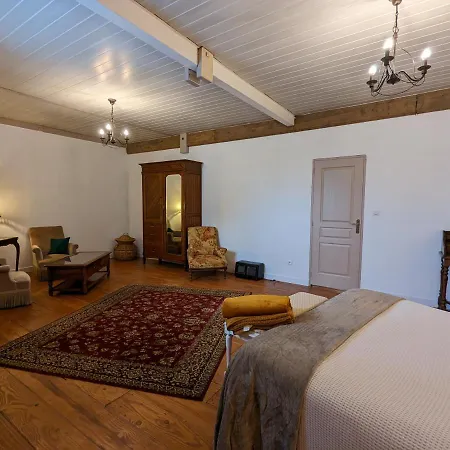 Du Chateau Au Pied De Cognac * Cherves-de-Cognac