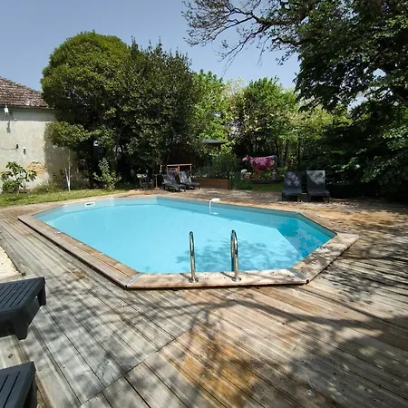 Du Château Au Pied De Cognac